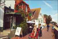 Hafenpromenade in Greetsiel an der Nordsee