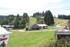 Lage der Ferienresidenz Grafenmatt im Schwarzwald auf dem Feldberg im Sommer