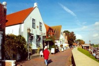 Hafenpromenade in Greetsiel an der Nordsee