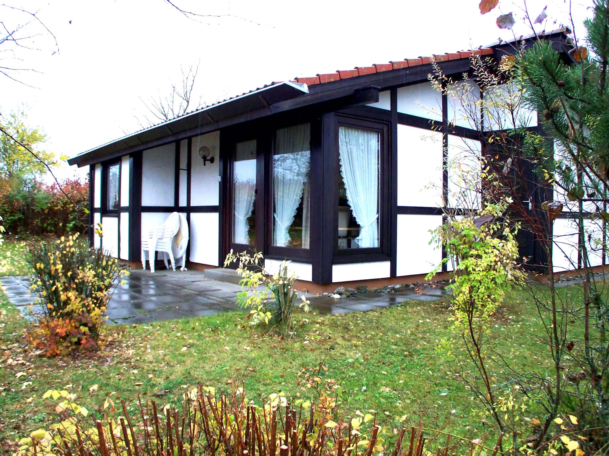 OFI-18-Außenansicht-2 Uriges Ferienhaus mit 2 Schlafzimmern