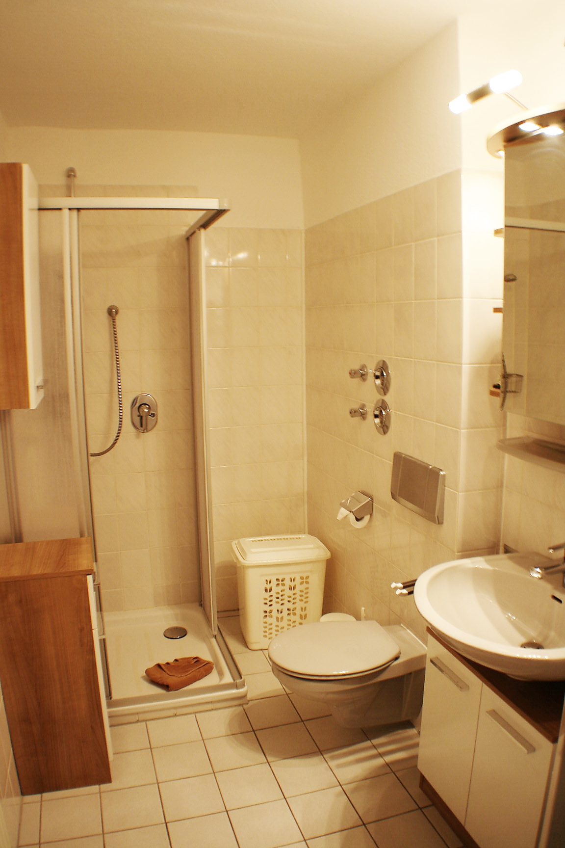 PAS-3.20-Badezimmer-6 voll eingerichtetes Einraum-Appartement