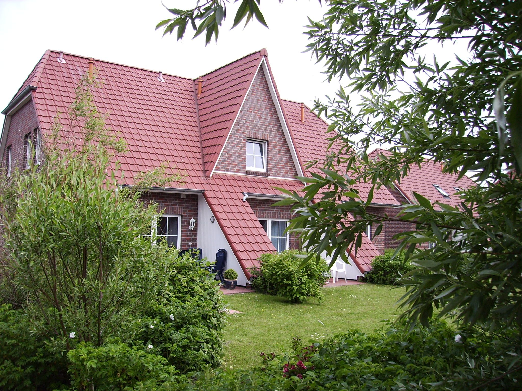 BUH 3er-Ansicht II 06.2006 BUH 24: helles Reihenendhaus mit 2 Schlafzimmern im Seepark Burhave