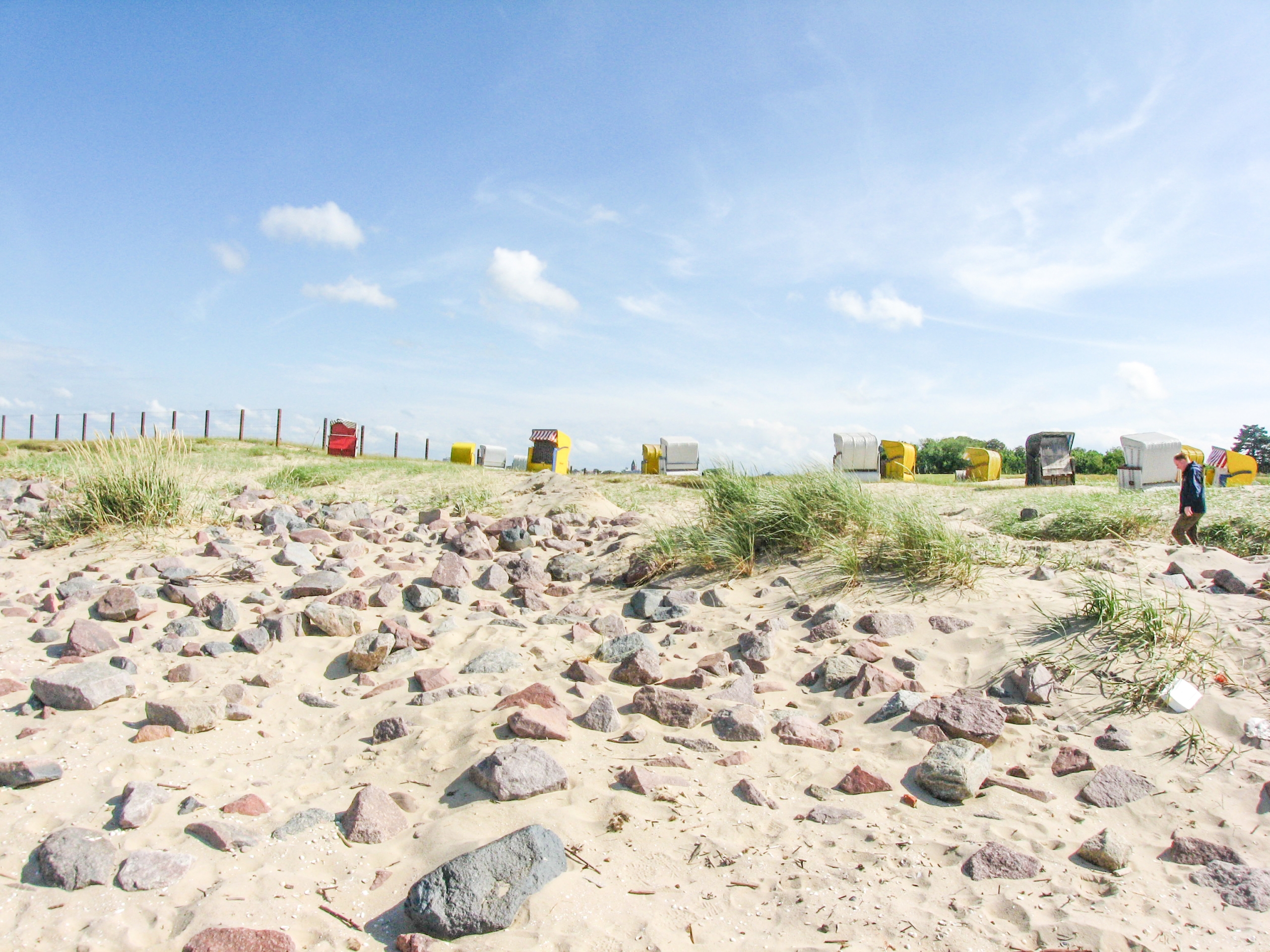 Ferienwohnung Cuxhaven, Nordsee, Strandkörbe PAS 3.23: Farbenfrohe helle Wohnung nur 150m vom Döser Sandstrand entfernt